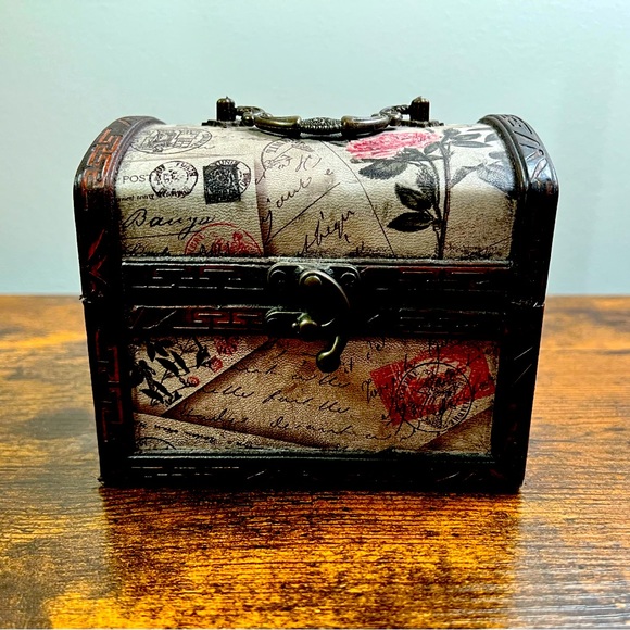 Vintage Jewlry Box/ Decorative Jewlry Box - Picture 7 of 7